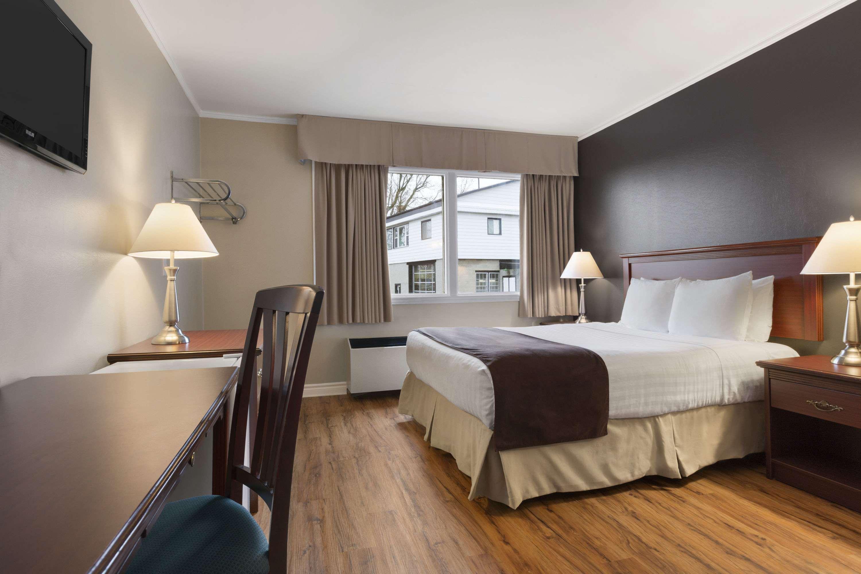 Days Inn By Wyndham Brockville Dış mekan fotoğraf