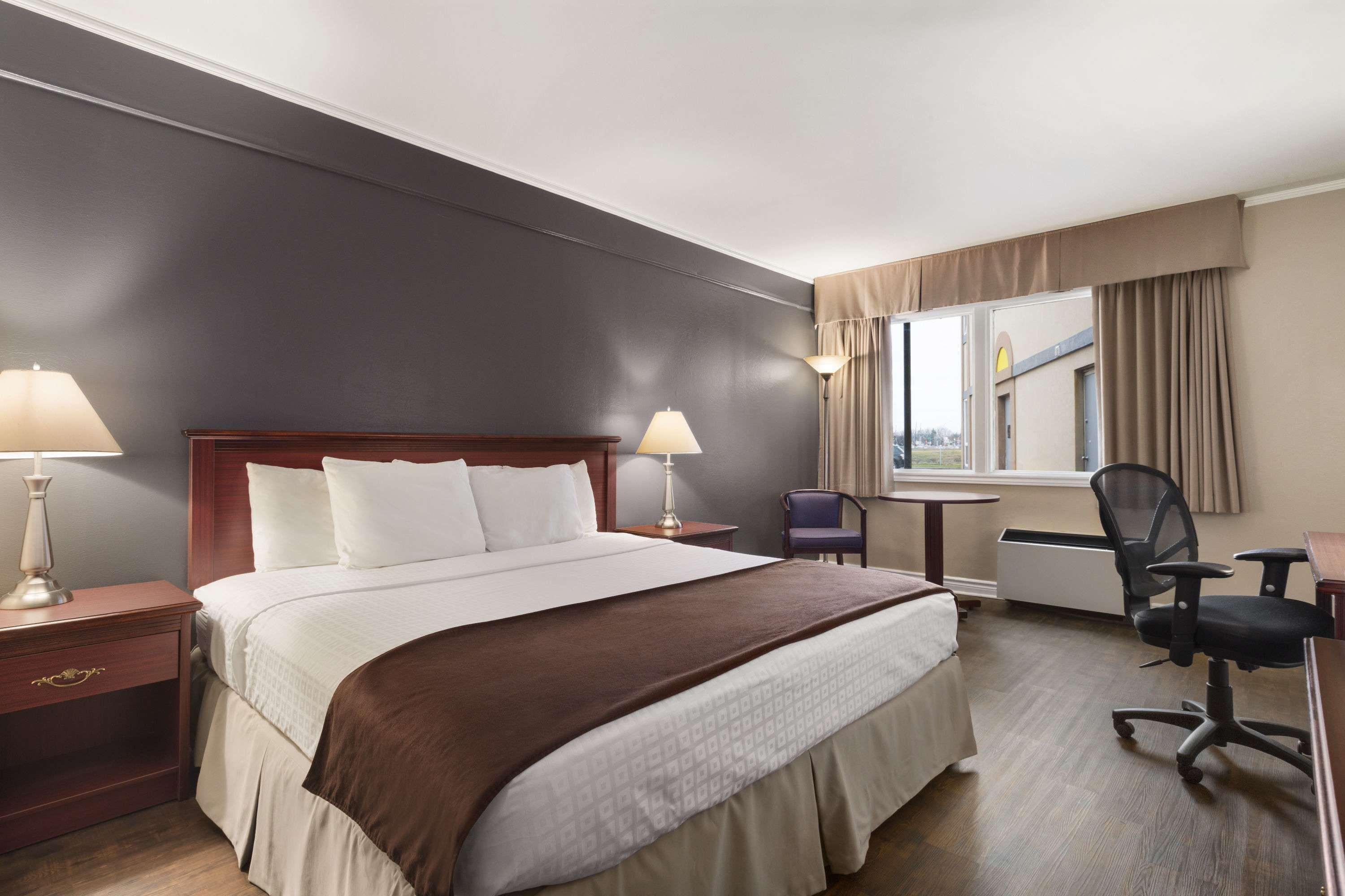 Days Inn By Wyndham Brockville Dış mekan fotoğraf