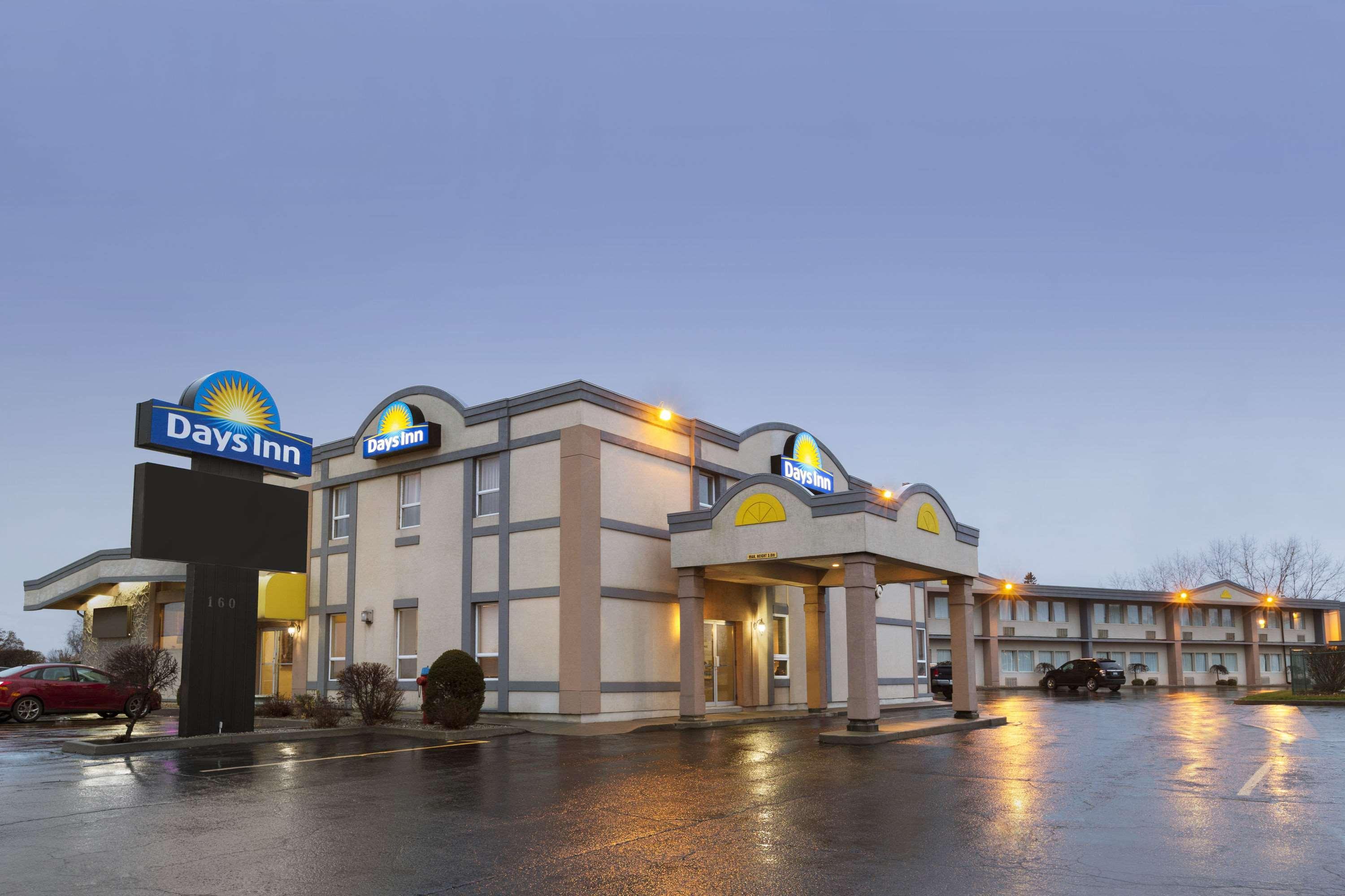 Days Inn By Wyndham Brockville Dış mekan fotoğraf