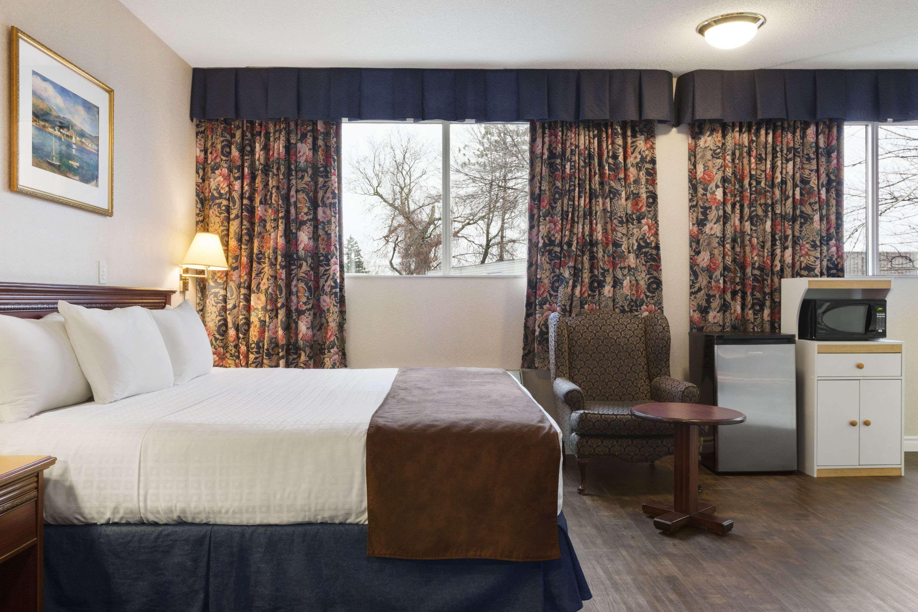 Days Inn By Wyndham Brockville Dış mekan fotoğraf