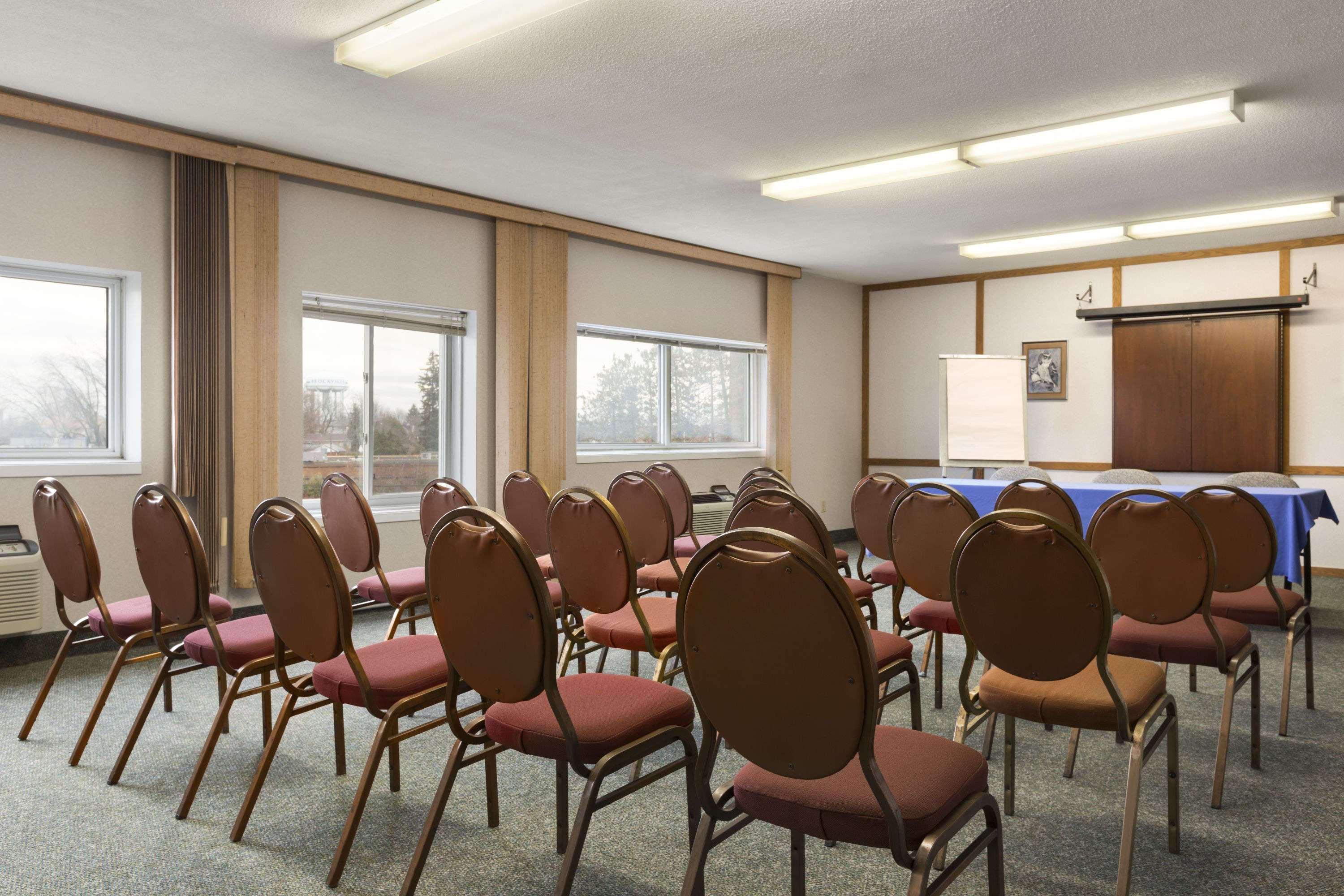 Days Inn By Wyndham Brockville Dış mekan fotoğraf