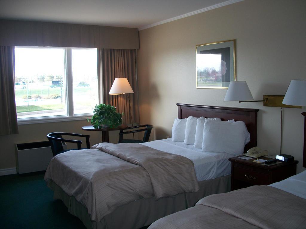 Days Inn By Wyndham Brockville Dış mekan fotoğraf
